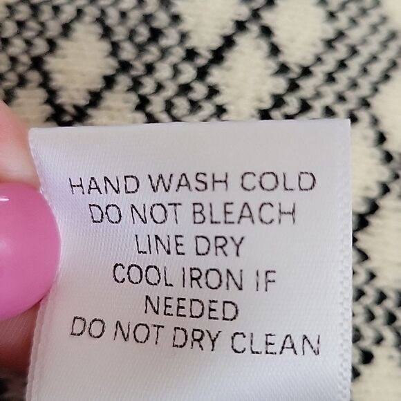 MISS LOVE Black and Cream Knit Argyle Tank Top Size Small - Picture 7 of 7